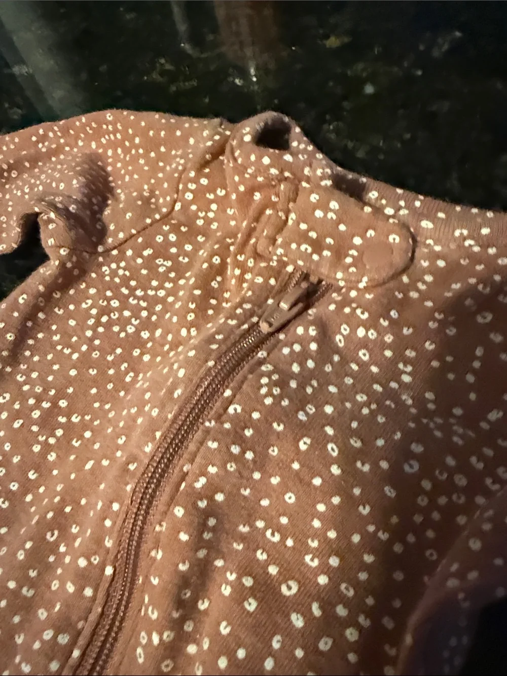 Baby Footed One-Piece Sleeper in Dusty Rose with Dot Print - NEWBORN - Like New